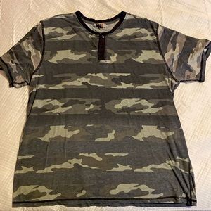 XL rivet 61 T-shirt